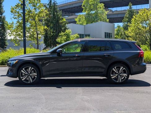 Used 2025 Volvo V60 B5 Cross Country Plus AWD/4WD image 4
