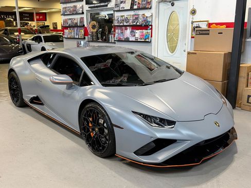 Used 2022 Lamborghini Huracan EVO RWD image 4