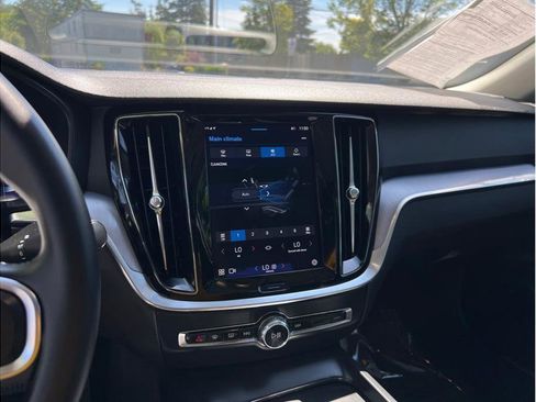 Used 2024 Volvo S60 B5 Core image 10