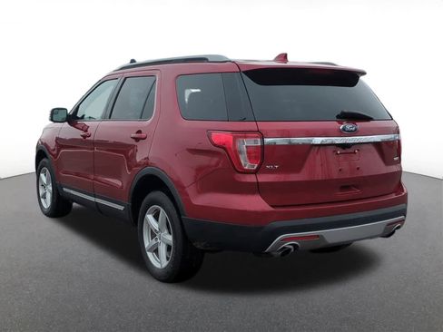 Used 2017 Ford Explorer XLT w/ Equipment Group 202A image 4