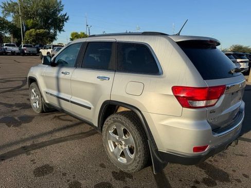 Used 2013 Jeep Grand Cherokee Limited w/ Trailer Tow Group IV AWD/4WD image 8