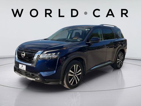 Used 2023 Nissan Pathfinder Platinum w/ Cargo Package FWD image 7