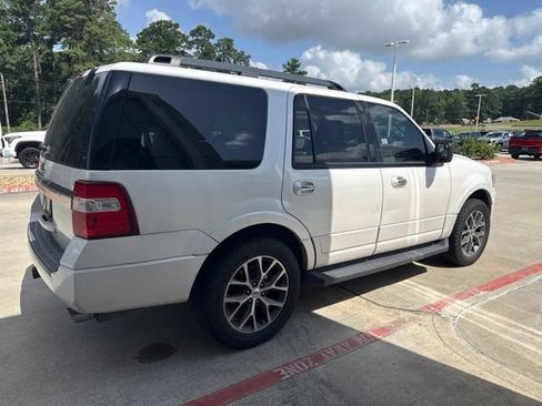 Used 2017 Ford Expedition XLT w/ Equipment Group 202A RWD image 2