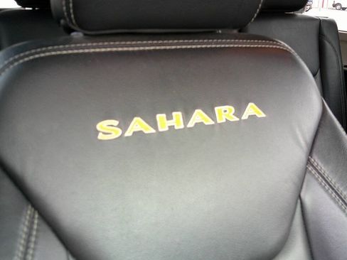 Used 2014 Jeep Wrangler Unlimited Sahara w/ Dual Top Group AWD/4WD image 38