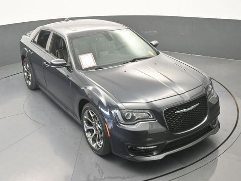 Used 2018 Chrysler 300 S w/ 300S Premium Group RWD image 55