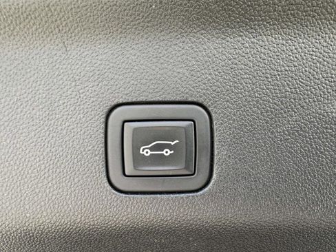 Used 2023 Chevrolet Tahoe Z71 w/ Z71 Off-Road Package image 18