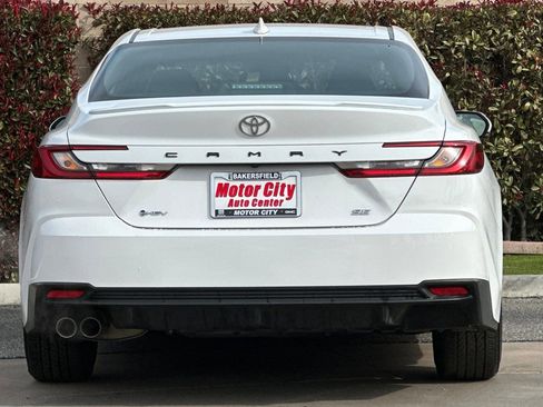 Used 2025 Toyota Camry SE image 5