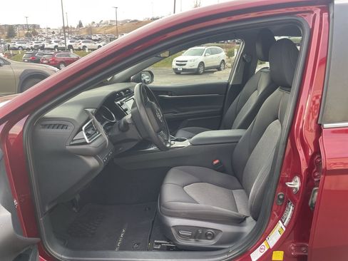 Used 2018 Toyota Camry LE image 10