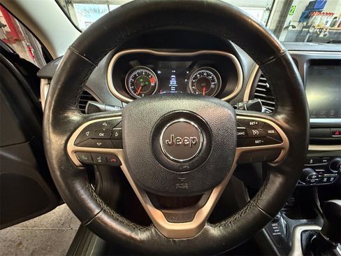 Used 2016 Jeep Cherokee Limited image 15