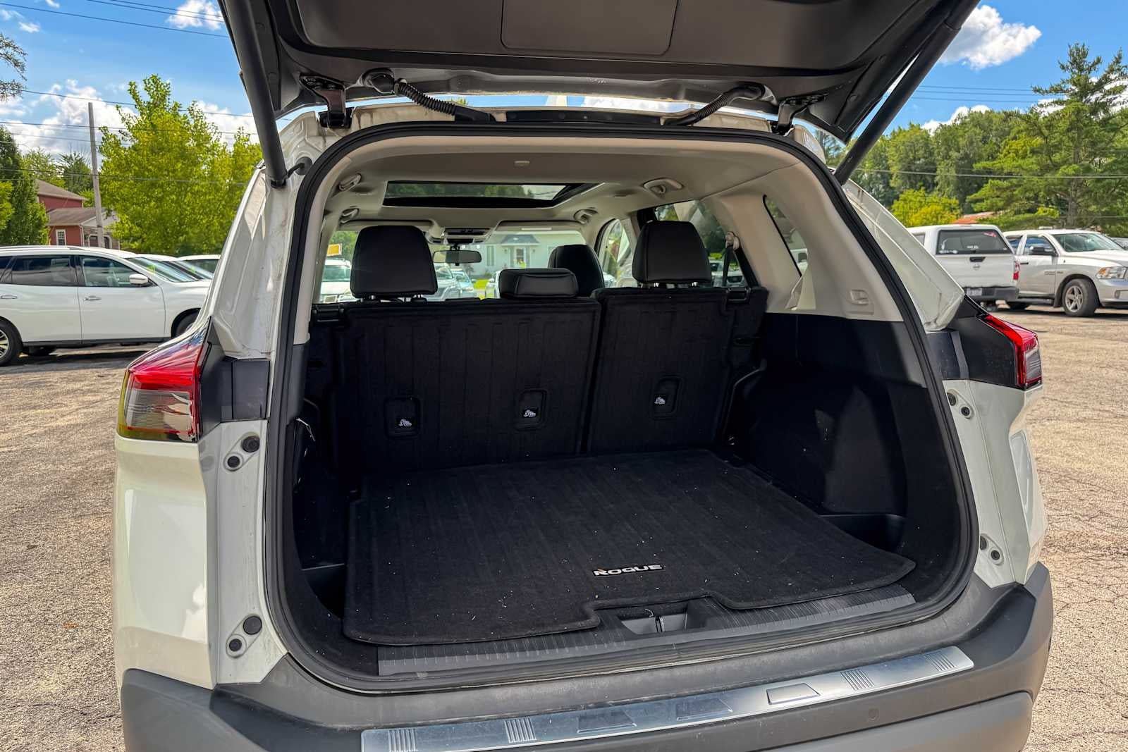 Certified 2023 Nissan Rogue SV w/ SV Premium B Package AWD/4WD image 13