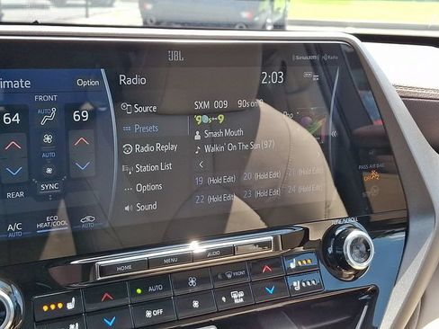 Used 2022 Toyota Highlander Limited AWD/4WD image 18