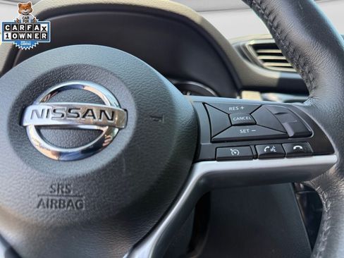 Used 2017 Nissan Rogue SV AWD/4WD image 25