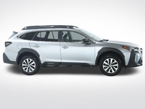 Used 2024 Subaru Outback Premium AWD/4WD image 12