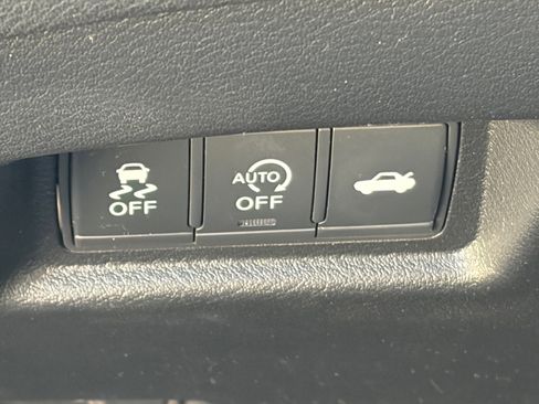 Used 2017 INFINITI Q50 2.0t w/ Moonroof Package RWD image 11