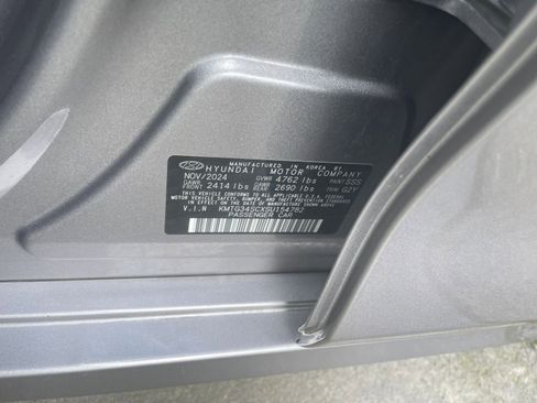 Used 2025 Genesis G70 2.5T image 31