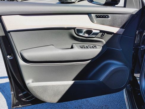 New 2026 Volvo XC90 B6 Plus w/ Protection Package Premier image 8