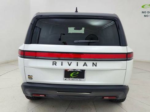 Used 2025 Rivian R1S Premium AWD/4WD image 5