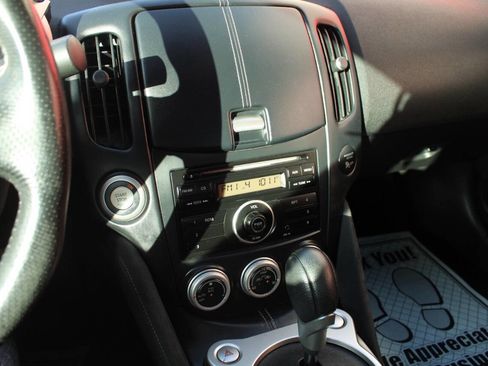 Used 2012 Nissan 370Z Roadster image 23