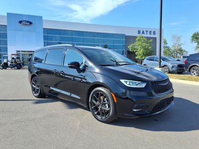 Used 2025 Chrysler Pacifica Limited