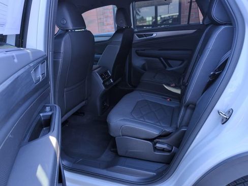 Used 2025 Volkswagen Atlas Cross Sport SE AWD/4WD image 23