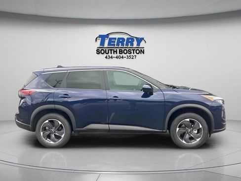 Used 2025 Nissan Rogue SV FWD image 1