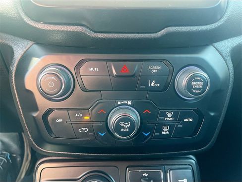 Used 2021 Jeep Renegade Latitude image 15