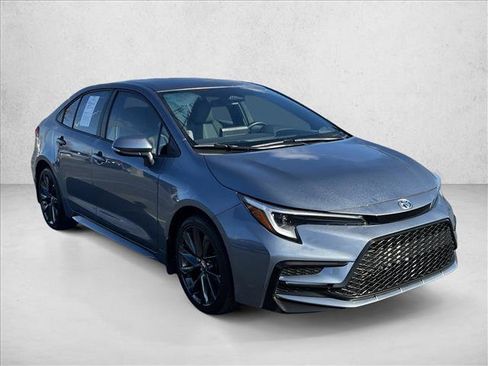 Certified 2025 Toyota Corolla SE image 3