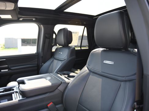 New 2027 Ford Expedition Platinum w/ Stealth Appearance Package RWD image 15