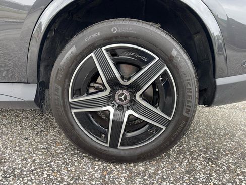 Used 2025 Mercedes-Benz GLC 300 4MATIC image 29
