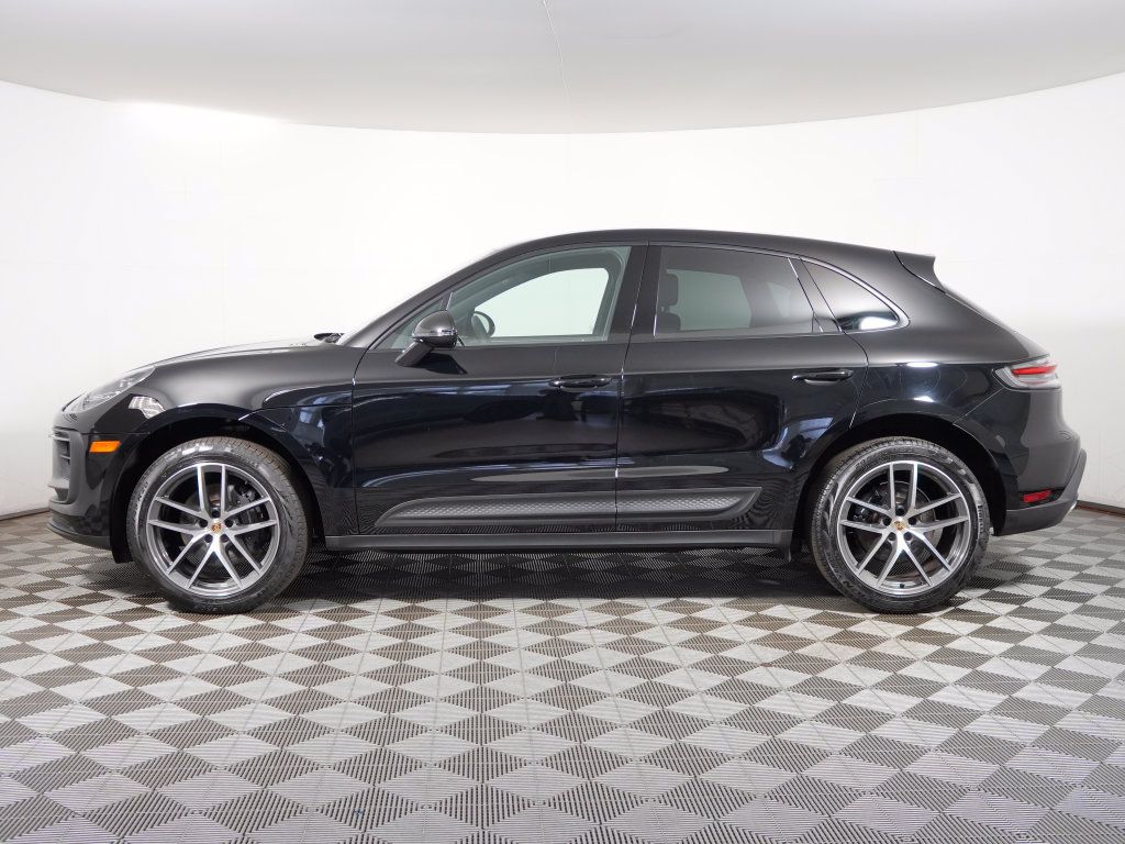 Used 2024 Porsche Macan w/ Premium Plus Package AWD/4WD image 2