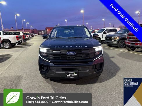 Used 2025 Ford Expedition Max Active image 3