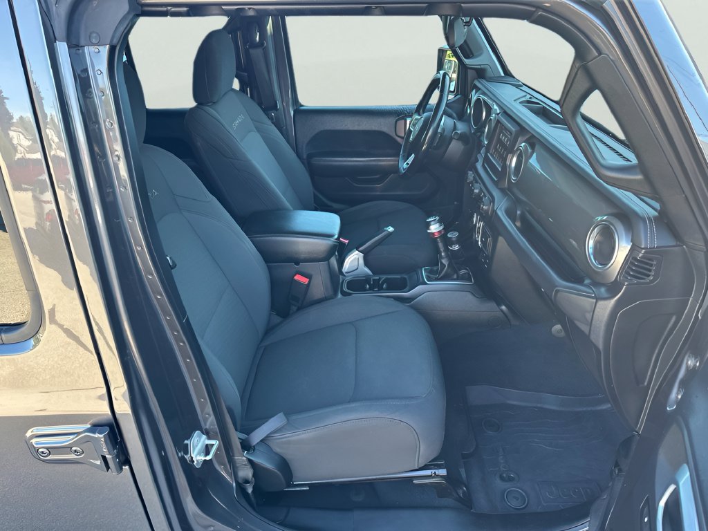 Used 2018 Jeep Wrangler Unlimited Sahara w/ Cold Weather Group AWD/4WD image 15
