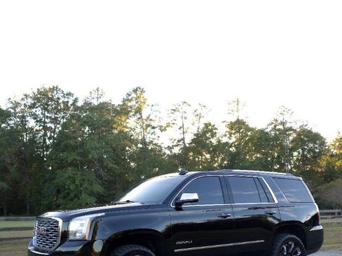Used 2019 GMC Yukon Denali image 3
