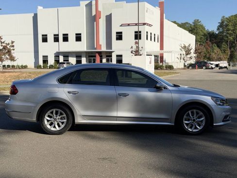 Used 2017 Volkswagen Passat 1.8T S image 8
