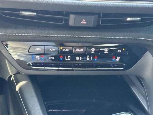 Used 2021 Buick Envision Avenir AWD/4WD image 18