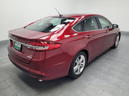 Used 2018 Ford Fusion SE w/ Fusion SE Technology Package FWD image 9