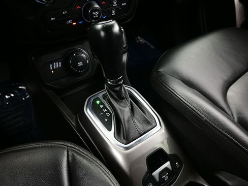 Used 2021 Jeep Renegade Limited image 22