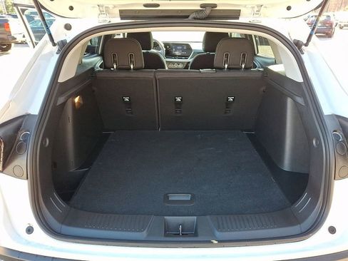 Used 2024 Chevrolet Trax LS image 32