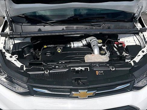 Used 2022 Chevrolet Trax LT w/ LT Convenience Package image 10