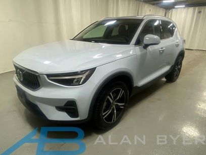 Used 2025 Volvo XC40 B5 Core