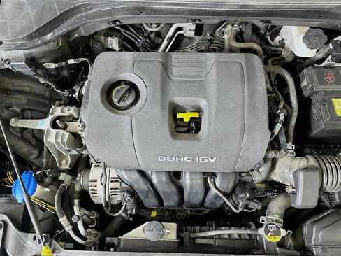 Used 2017 Hyundai Elantra Limited FWD image 31