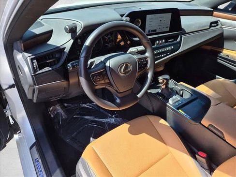 Used 2025 Lexus ES 300h w/ Premium Package FWD image 11