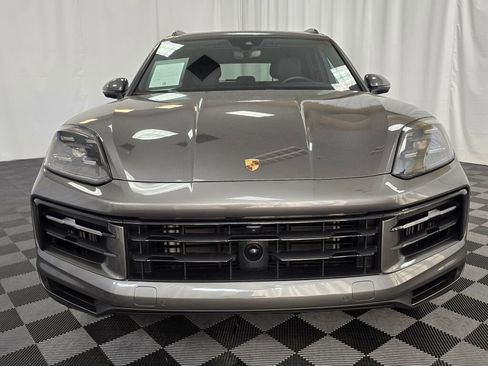 Certified 2025 Porsche Cayenne image 10