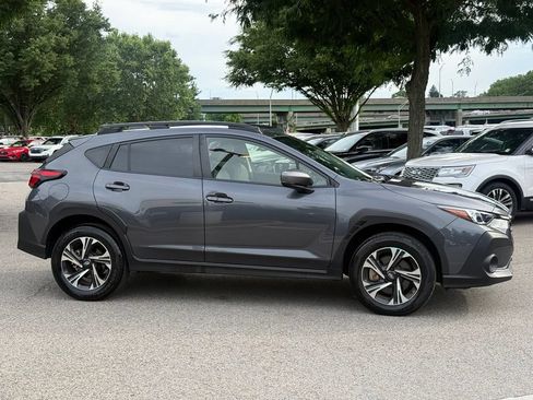 Used 2024 Subaru Crosstrek 2.0i Premium AWD/4WD image 11