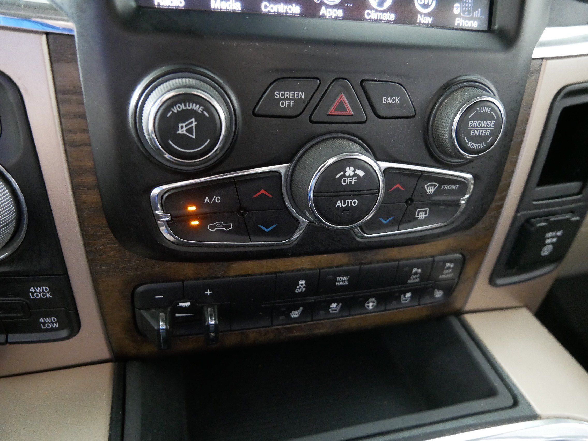 Used 2015 RAM 1500 Laramie Longhorn w/ Convenience Group AWD/4WD image 23