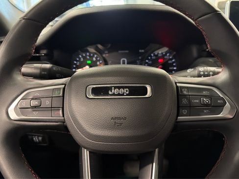 Used 2025 Jeep Compass Trailhawk AWD/4WD image 23
