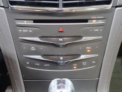 Used 2019 Lincoln MKT AWD image 36