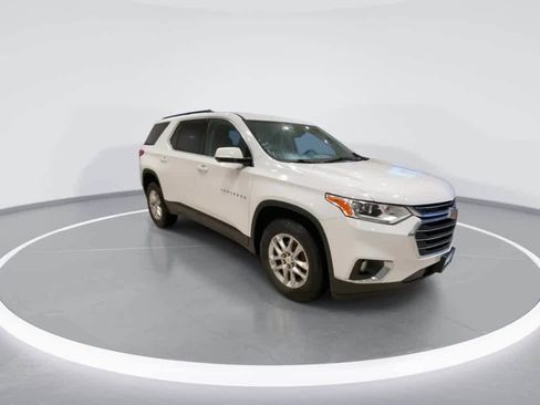 Used 2020 Chevrolet Traverse LT image 2