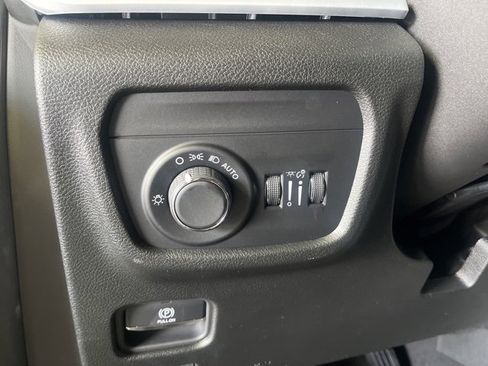 New 2025 Jeep Grand Cherokee Altitude image 22