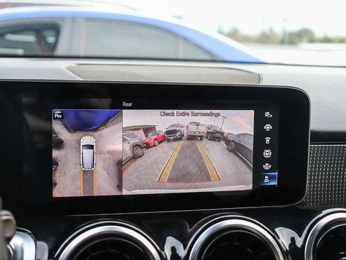 Used 2021 Mercedes-Benz GLB 250 image 27